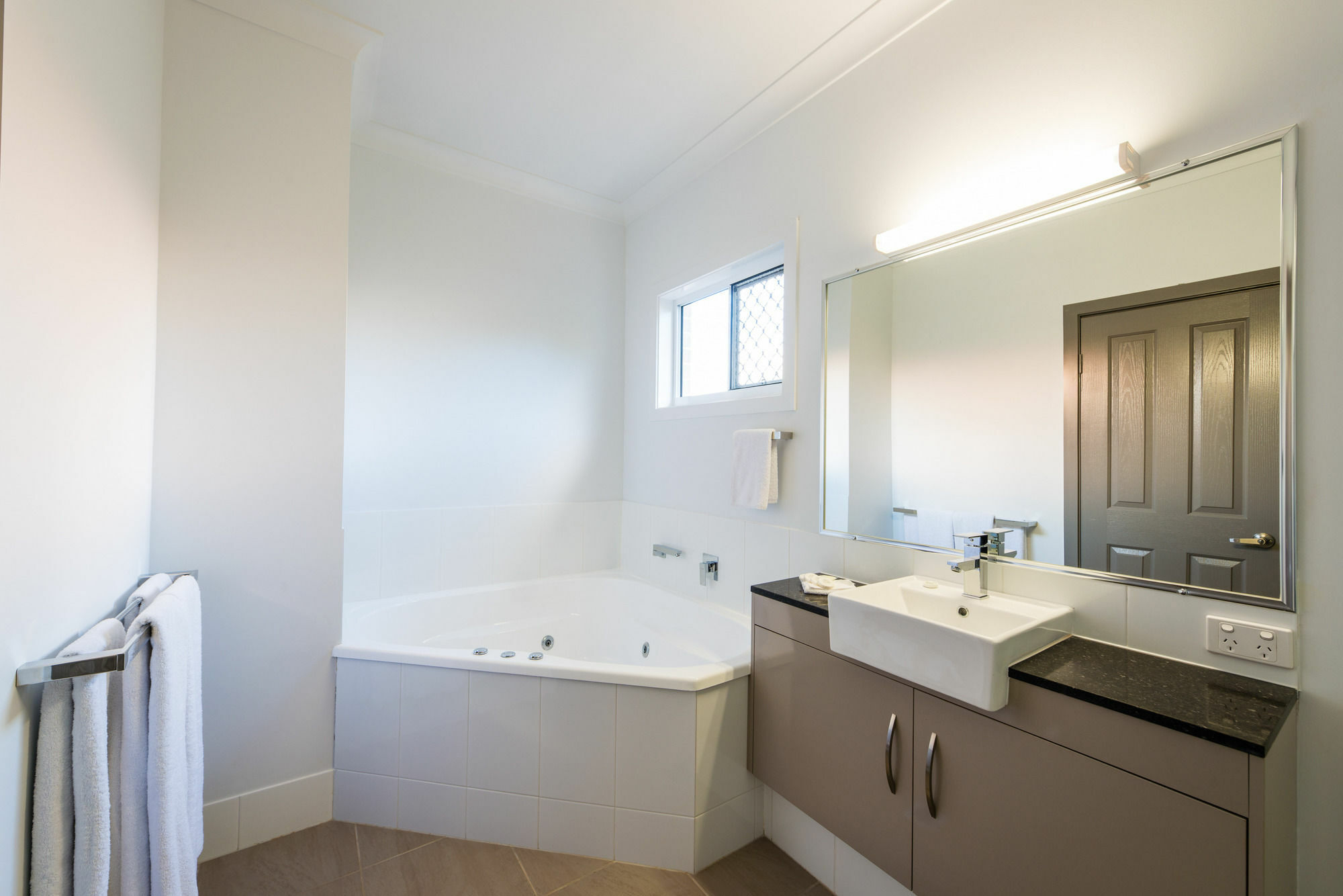 Athena Motel Apartments Toowoomba Extérieur photo